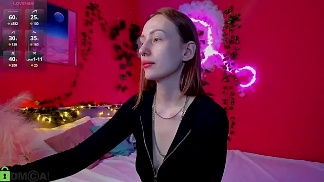 A Alise online show from March 4, 12:01 pm