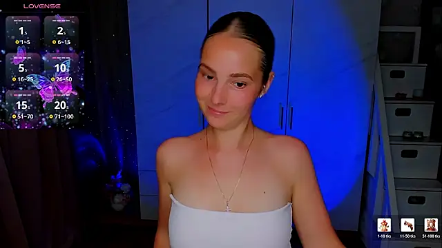 Maddy Wood  online show from July 4, 5:09 pm