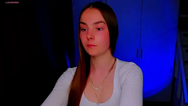 Maddy Wood  online show from June 12, 7:00 pm