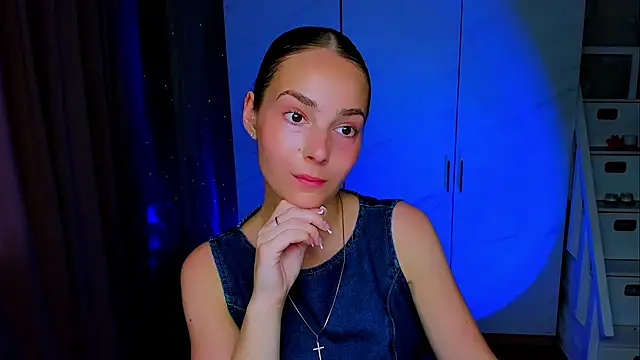 Maddy Wood  online show from July 31, 4:30 pm