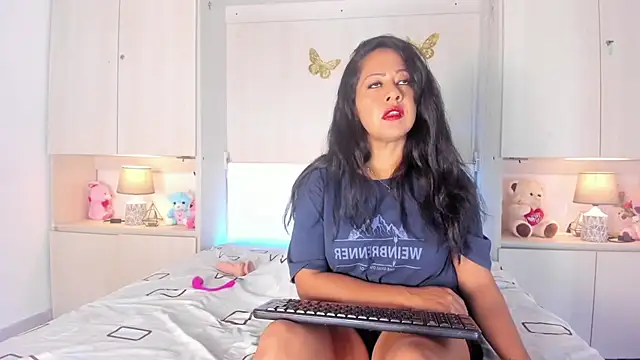 AllieBennet online show from June 25, 8:32 pm