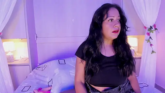 AllieBennet online show from June 26, 8:32 pm
