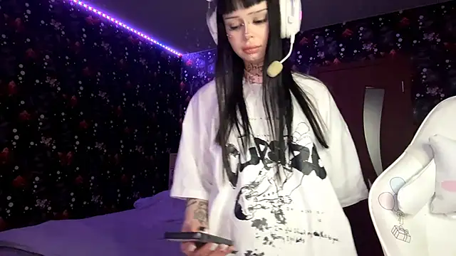 Luna Sohotti online show from February 16, 4:07 pm