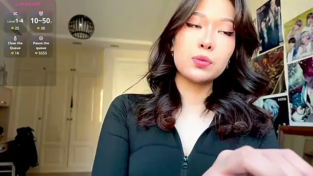 HannaOreo online show from May 4, 8:29 am