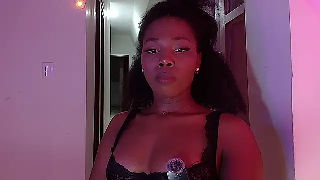 Lunaruiz online show from March 13, 6:26 am