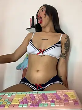 Lily em online show from April 29, 5:30 pm