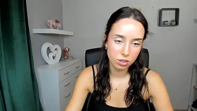 AdeleSolo online show from August 7, 12:45 pm