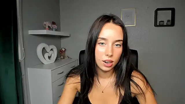 AdeleSolo online show from August 2, 1:14 pm