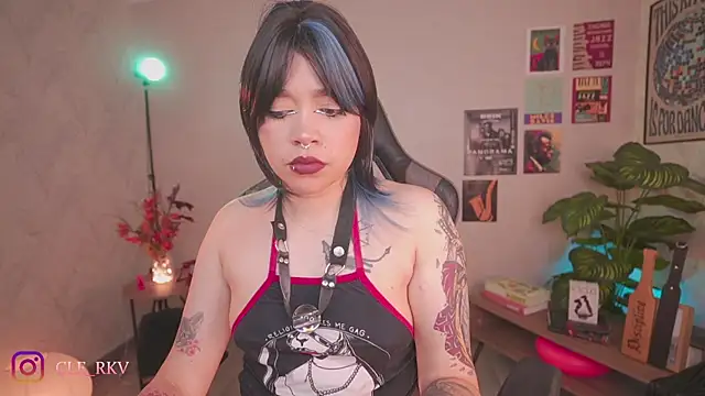 violette clerk1  online show from May 10, 9:28 pm