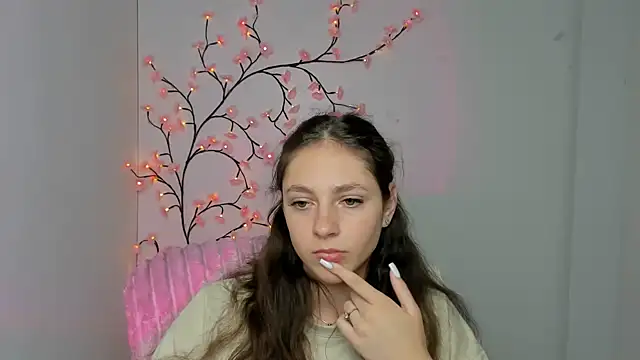 KissMeJulia online show from June 17, 11:22 am