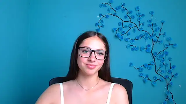 KissMeJulia online show from June 19, 11:35 am
