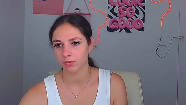 KissMeJulia online show from July 18, 5:33 am