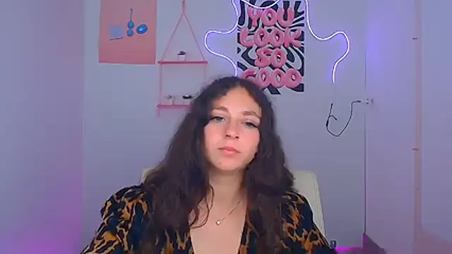 KissMeJulia online show from July 20, 10:39 am