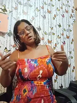 indianstrawberrylips4u online show from June 14, 4:18 pm
