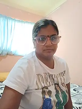 indianstrawberrylips4u online show from July 29, 10:04 am