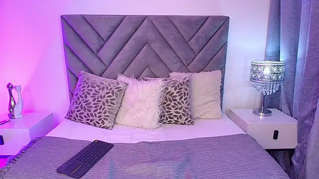 elaa queen online show from March 4, 6:58 pm