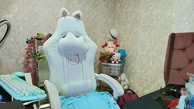 SelinaRussell online show from June 6, 8:20 am