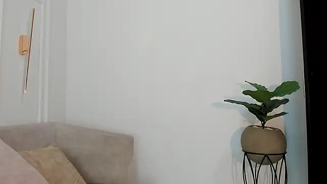 DulceQueen1 online show from April 24, 12:30 pm