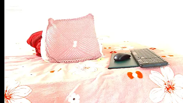 valkahot20 online show from March 20, 8:14 pm