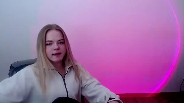 FoxiLana online show from March 6, 8:42 am