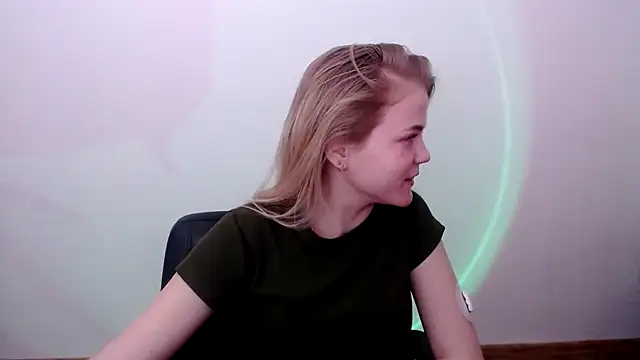 FoxiLana online show from March 12, 8:28 am