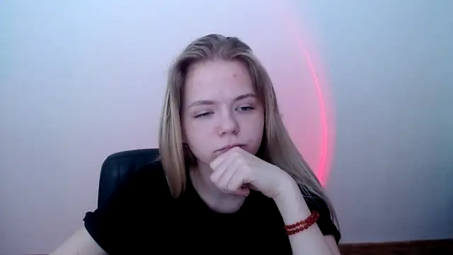 FoxiLana online show from March 14, 8:59 am