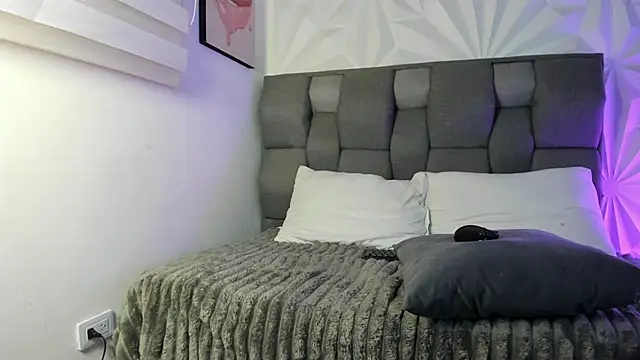 SophyAdams online show from May 6, 5:33 am