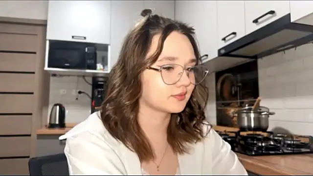 AinaSmith online show from March 17, 1:26 pm