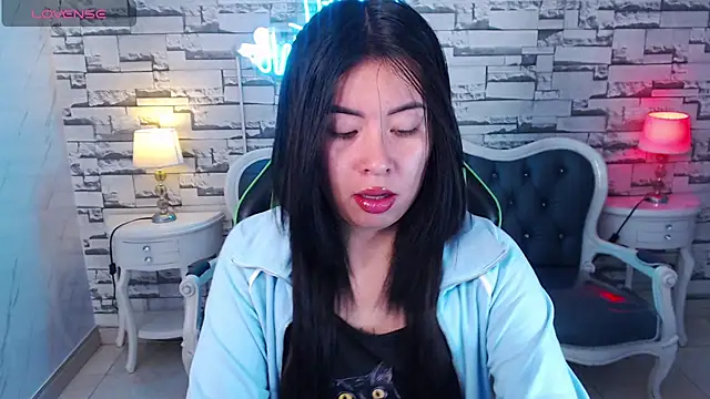 Kylia a online show from July 6, 1:27 pm