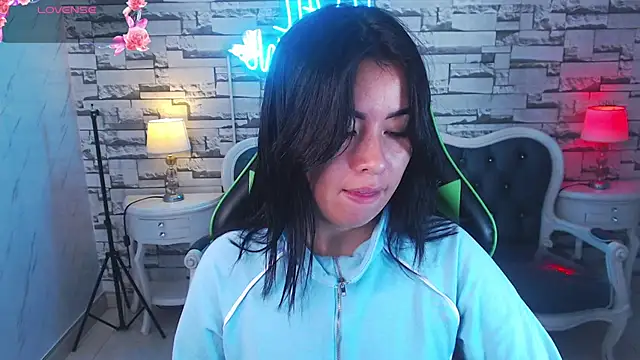 Kylia a online show from June 25, 1:02 pm