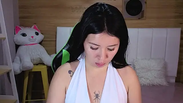 Kylia a online show from May 1, 9:18 pm