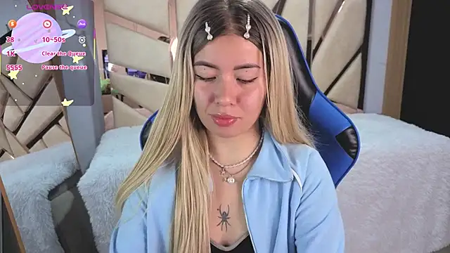 Kylia a online show from July 30, 1:34 pm