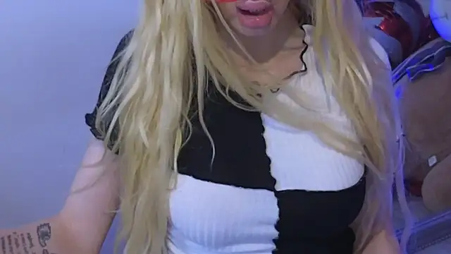 KarmaArms online show from March 4, 9:10 pm