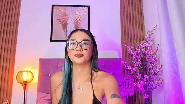 ravena queen online show from June 15, 1:06 am