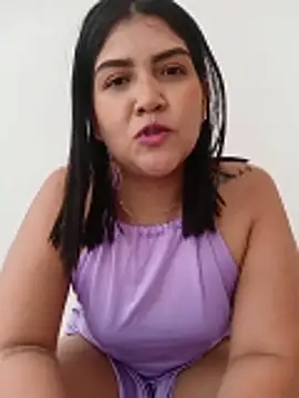 EmiliaVincenzo online show from March 7, 2:24 pm