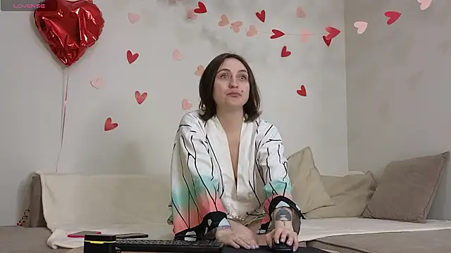 AlexaVitton online show from March 17, 7:34 am