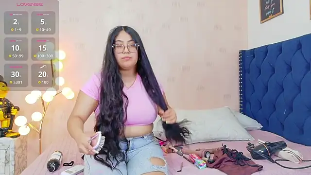 curvybuffgirllll online show from July 23, 7:33 pm