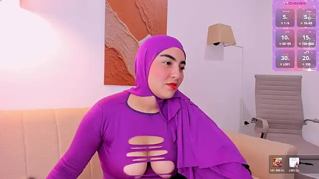 Malika Noor online show from June 29, 1:33 pm