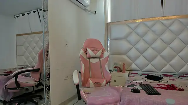 michelleblair1 online show from June 30, 2:49 pm