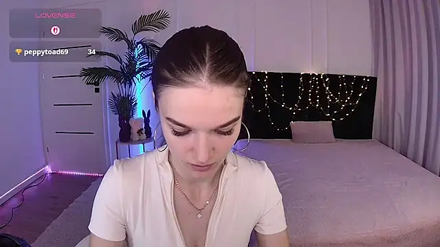 Ann Wood online show from May 8, 3:15 pm