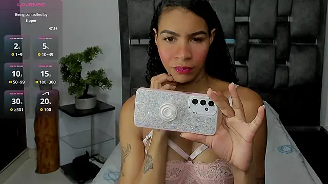 valeriavelasquez online show from February 23, 9:36 pm