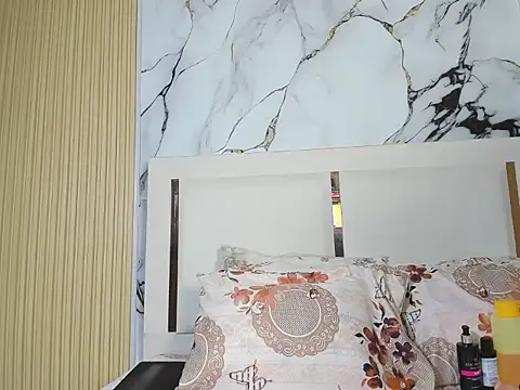 Juna Hyl online show from March 15, 4:03 am