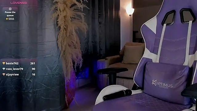 sofiawiliams online show from July 3, 11:00 pm