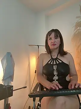 Viictoria-Jones online show from July 5, 5:18 pm