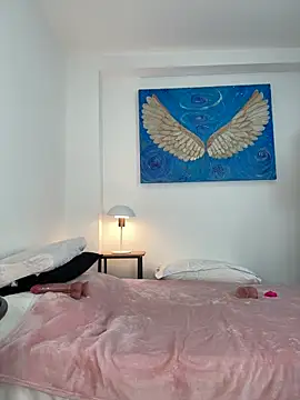 Viictoria-Jones online show from March 5, 1:07 pm