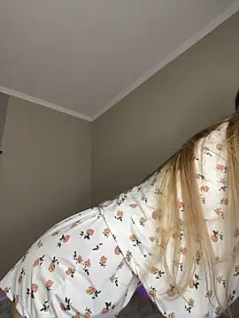 EvelynRavenwood online show from February 25, 3:32 pm