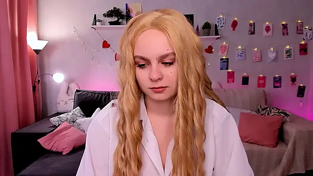 VivienAllen online show from March 16, 9:13 am