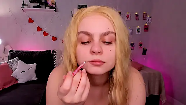 VivienAllen online show from March 6, 9:15 am