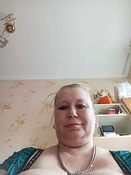 KiraStanton online show from July 6, 2:00 pm