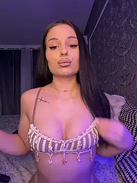 Olivia Noor online show from July 9, 6:43 pm